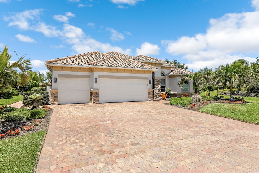 9266 Quarry Dr, Naples, FL 34120