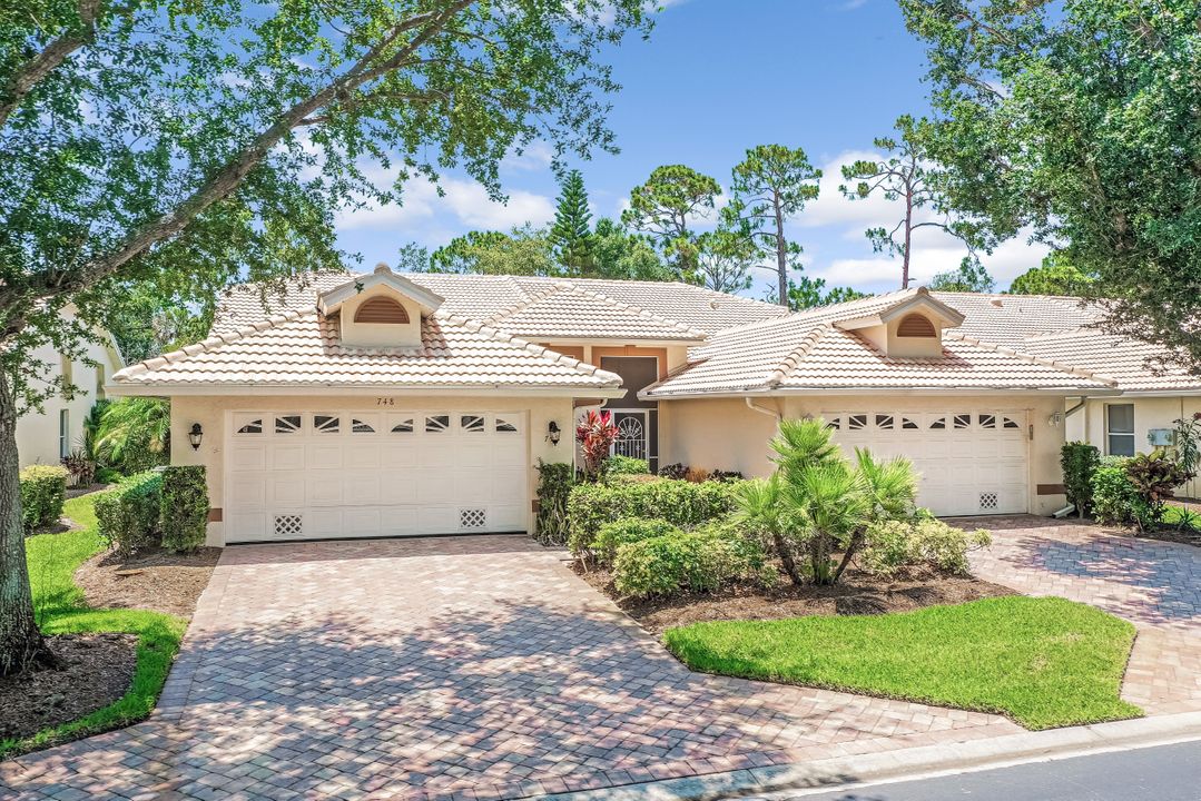 748 Wiggins Bay Dr, Naples, FL 34110