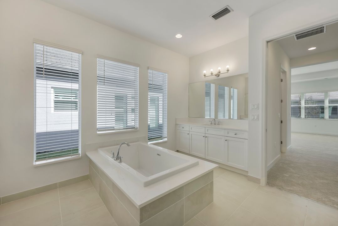 12104 Eucalyptus Wy, Naples, FL 34120