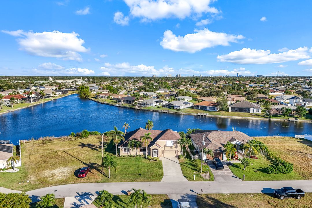 429 NE 17th Pl, Cape Coral, FL 33909