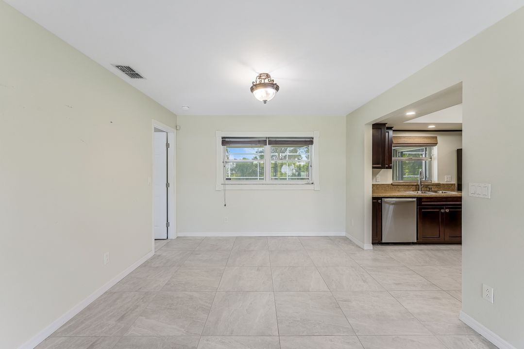 1040 Deep Lagoon Ln, Fort Myers, FL 33919