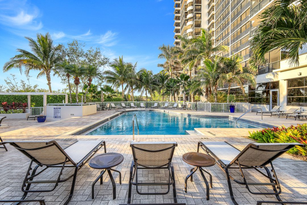 6825 Grenadier Blvd  #2004, Naples, FL 34108