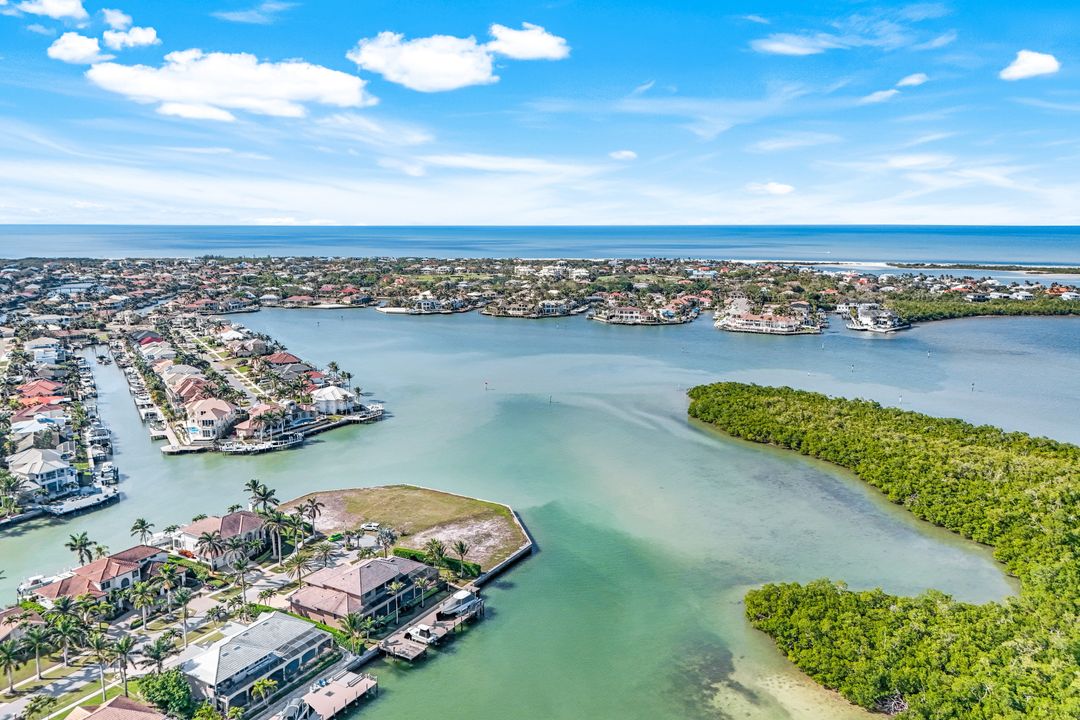 650 Rockport Ct, Marco Island, FL 34145