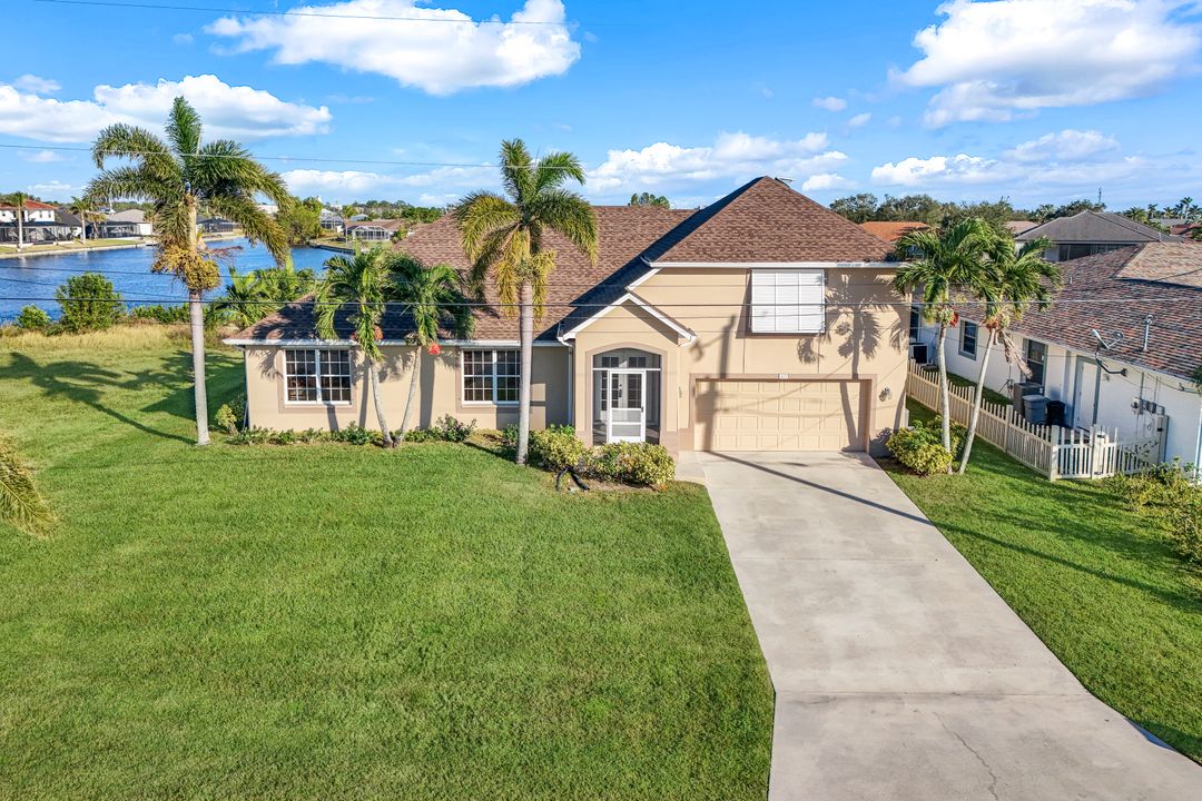 429 NE 17th Pl, Cape Coral, FL 33909