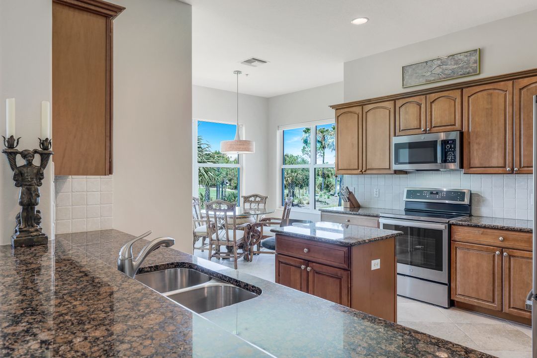 9200 Quartz Ln #202, Naples, FL 34120