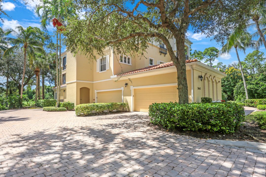 2662 Bolero Dr, Naples, FL 34109