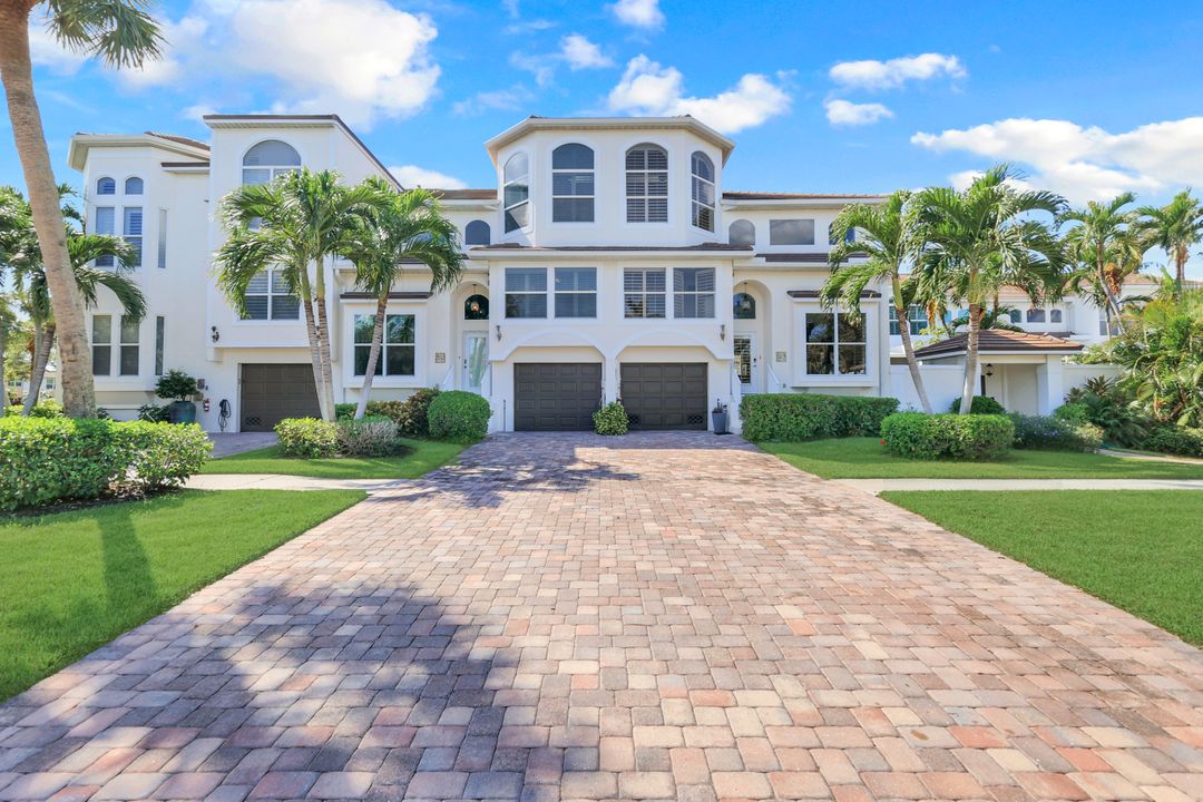 1150 6th St S, Naples, FL 34102