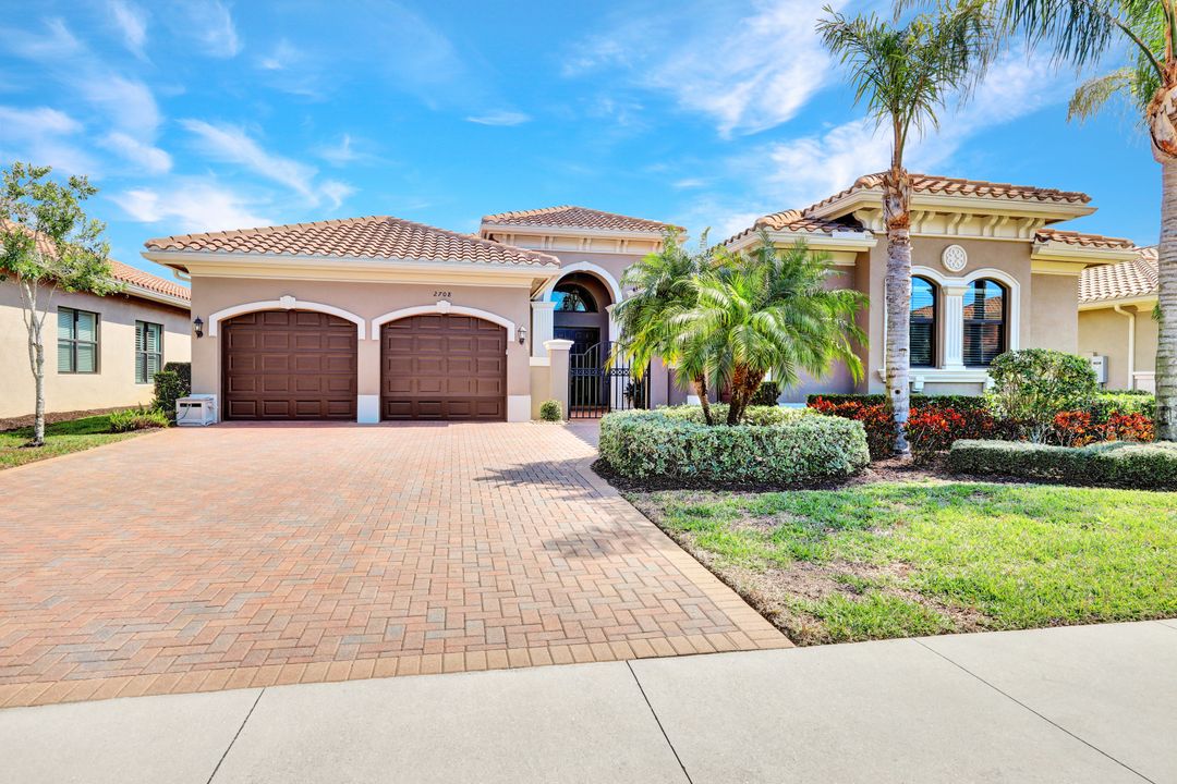 2708 Crystal Way, Naples, FL 34119