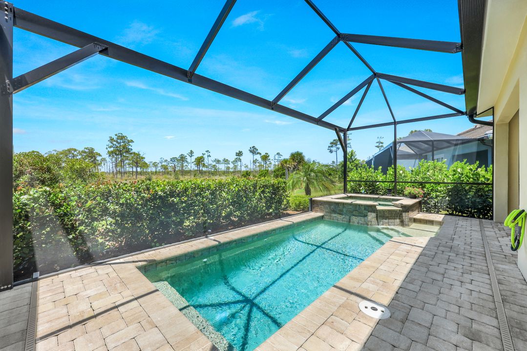 6367 Negril Isle Dr, Naples, FL 34113