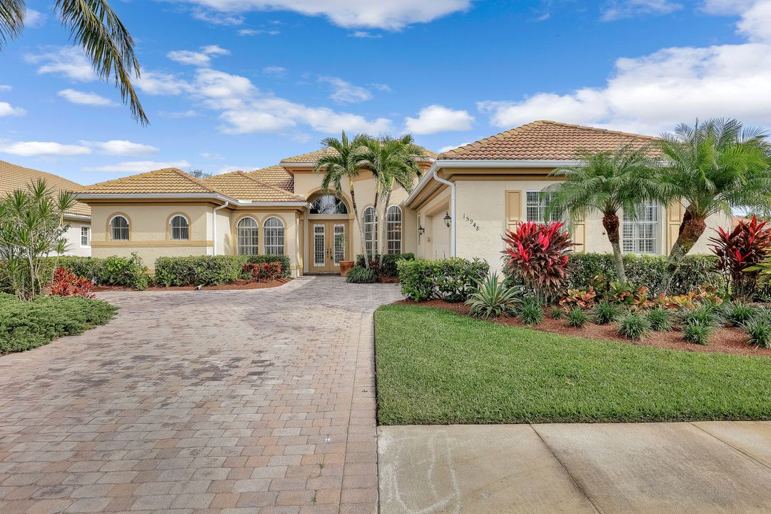 15948 Paseo Ln, Naples, FL 34110