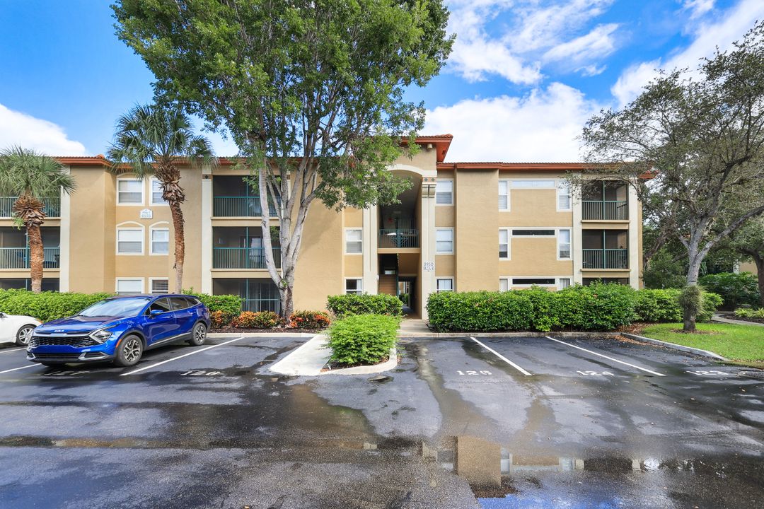 8950 Colonnades Ct E  #826, Bonita Springs, FL 34135