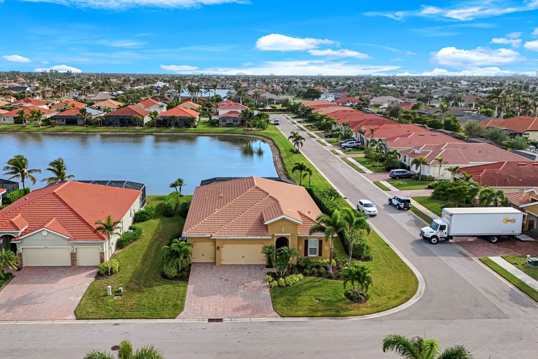 2994 Sunset Pointe Cir, Cape Coral, FL 33914