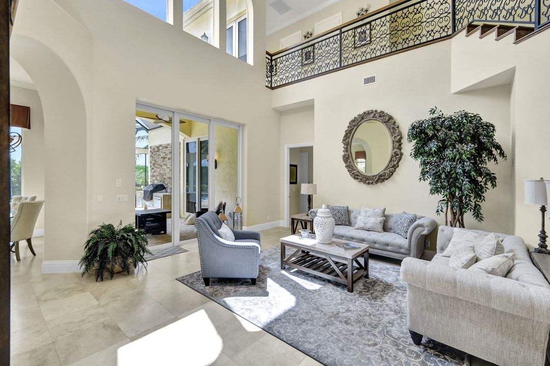 8576 Bellagio Dr, Naples, FL 34114