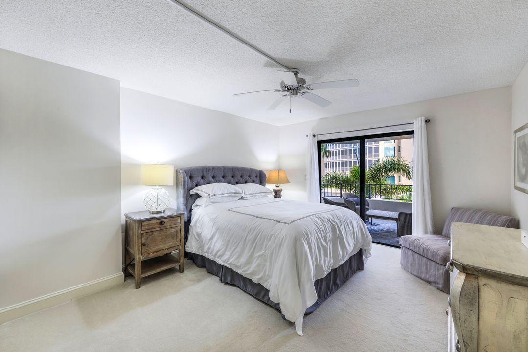 4451 Gulf Shore Blvd N #405, Naples, FL 34103