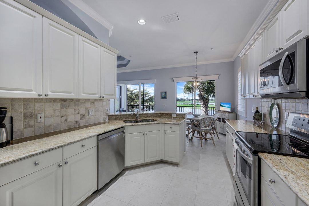 8751 Coastline Ct #202, Naples, FL 34120