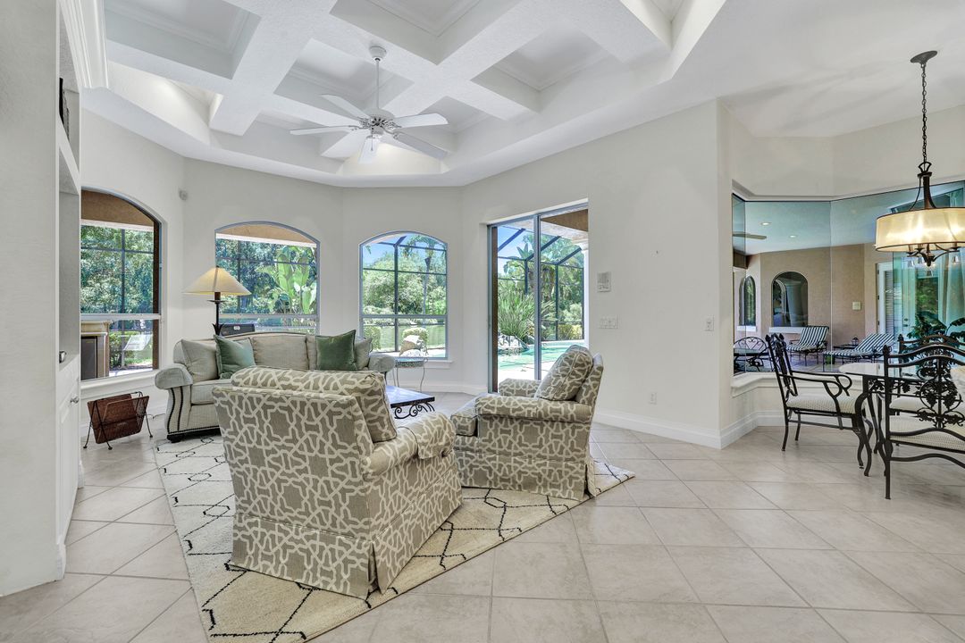 6628 Glen Arbor Way, Naples, FL 34119