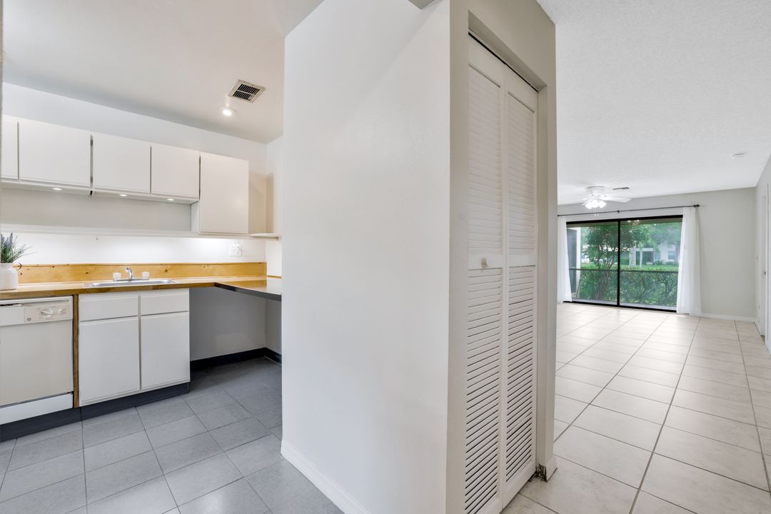 5287 Treetops Dr #105, Naples, FL 34113