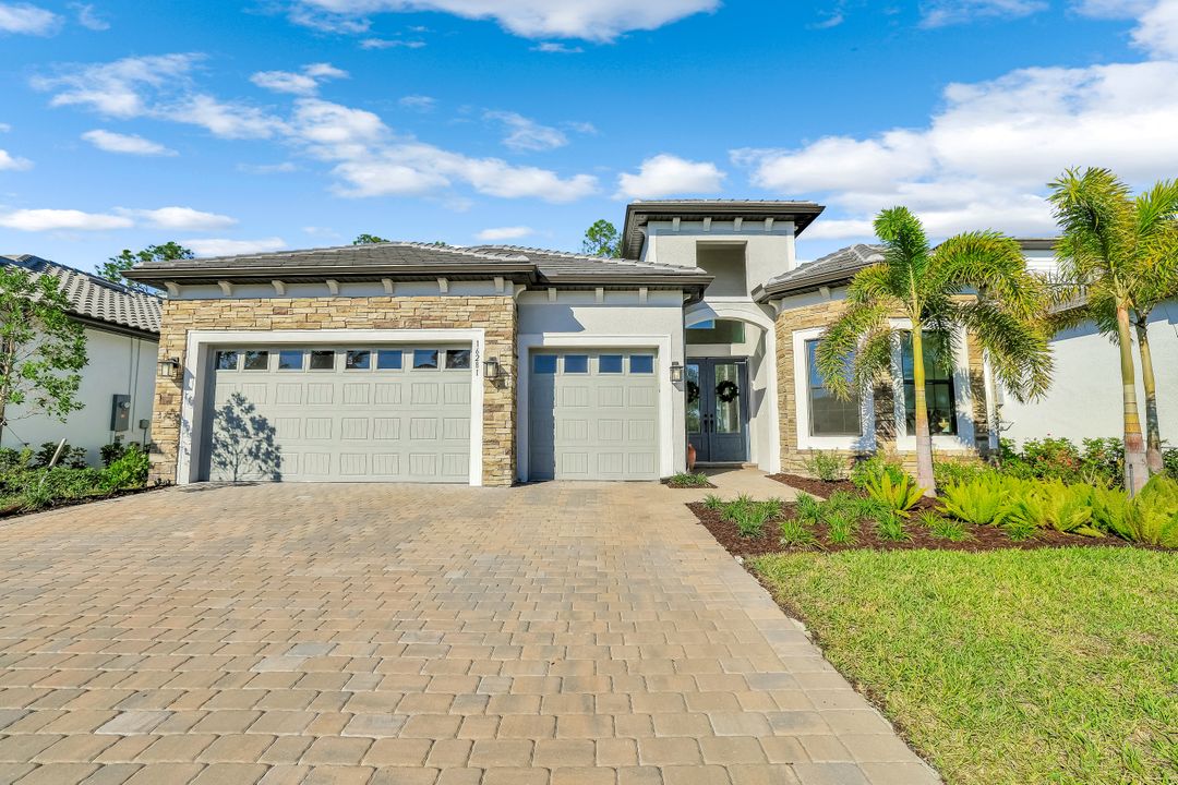 16281 Verilyn Cir, Naples, FL 34110