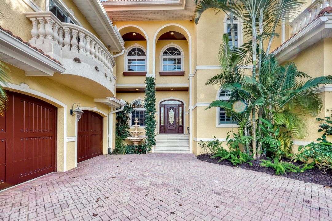 1835 Kingfish Rd, Naples, FL 34102