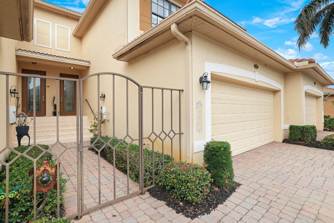 10610 Smoke House Bay Dr, Naples, FL 34120