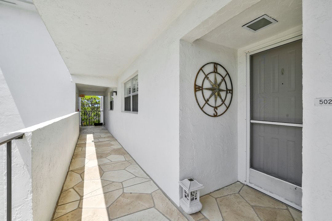 37 High Point Cir E #502, Naples, FL 34103