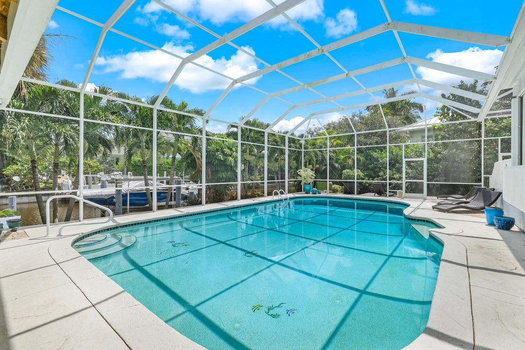 5172 Seahorse Ave, Naples, FL 34103