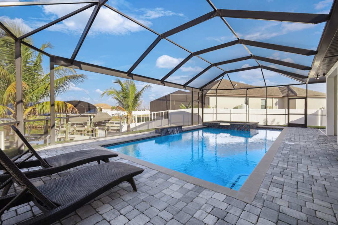 3915 Gulfstream Pkwy, Cape Coral, FL 33993