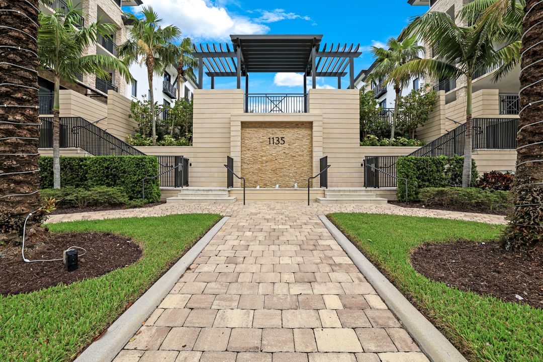 1135 3rd Ave S #209, Naples, FL 34102