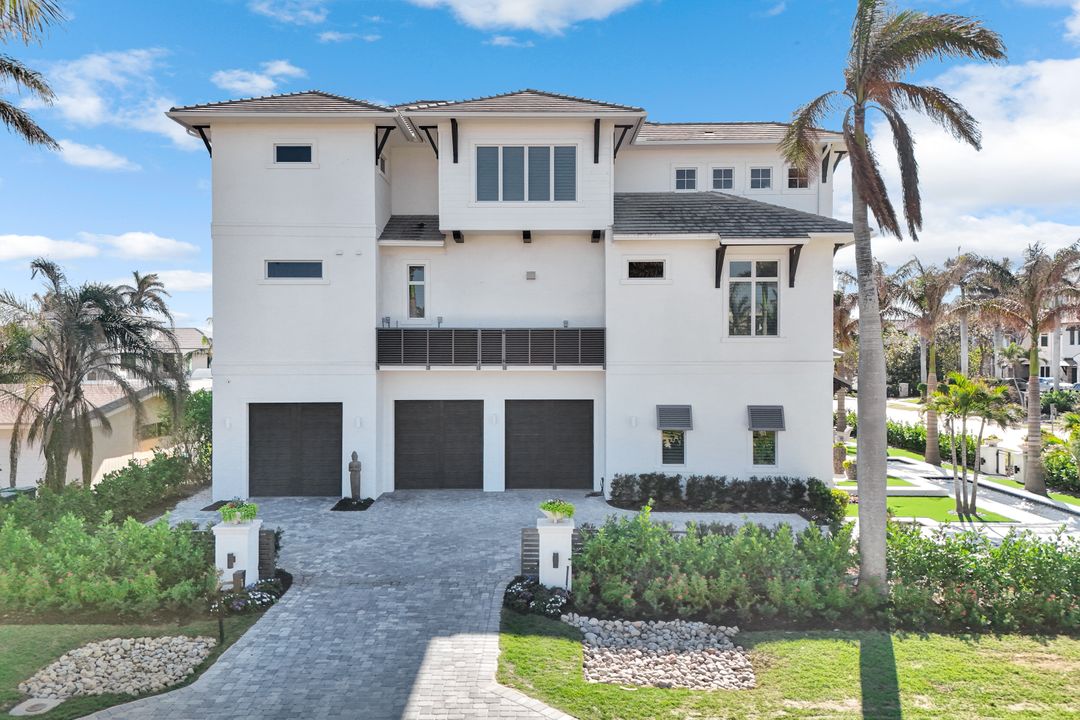 10150 Gulf Shore Dr, Naples, FL 34108