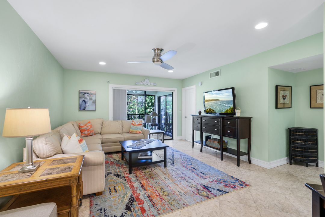 1765 Courtyard Way  #201, Naples, FL 34112