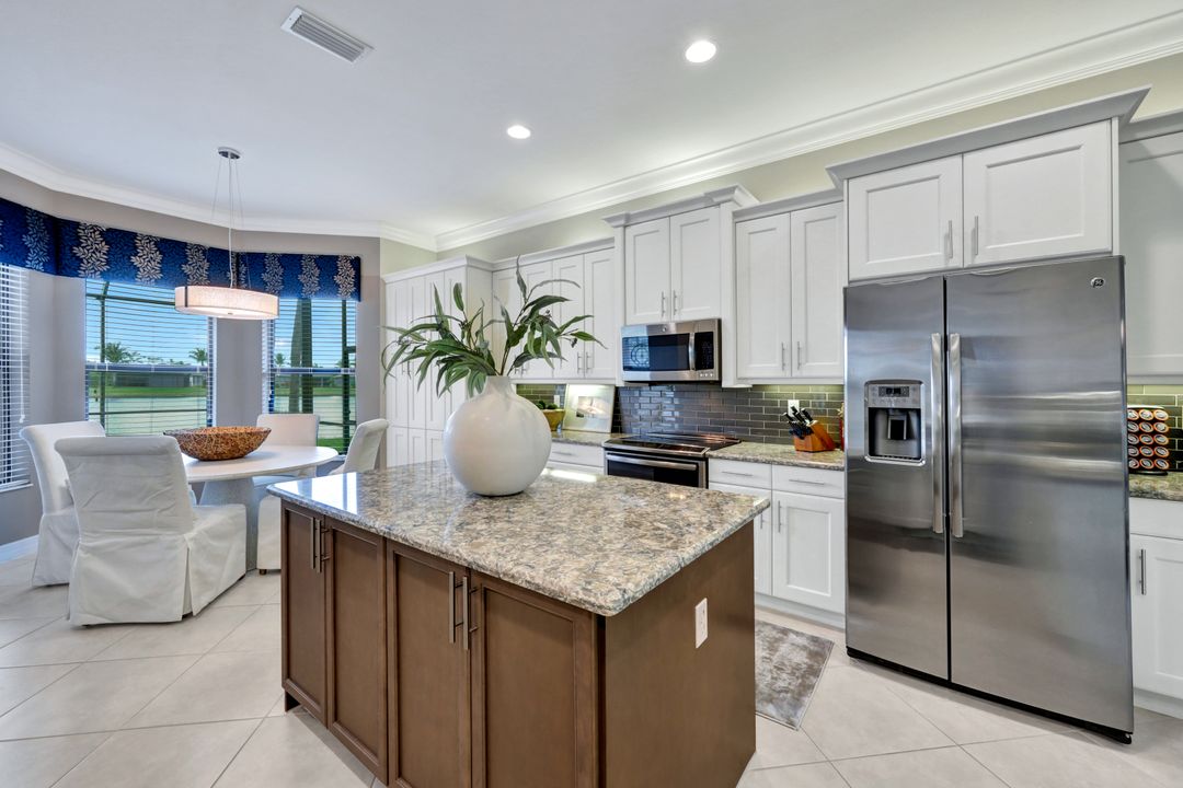 2708 Crystal Way, Naples, FL 34119