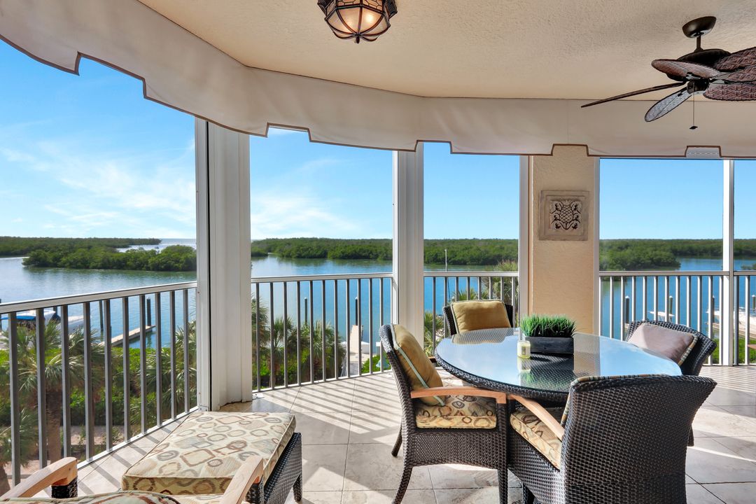 435 Dockside Dr #401, Naples, FL 34110