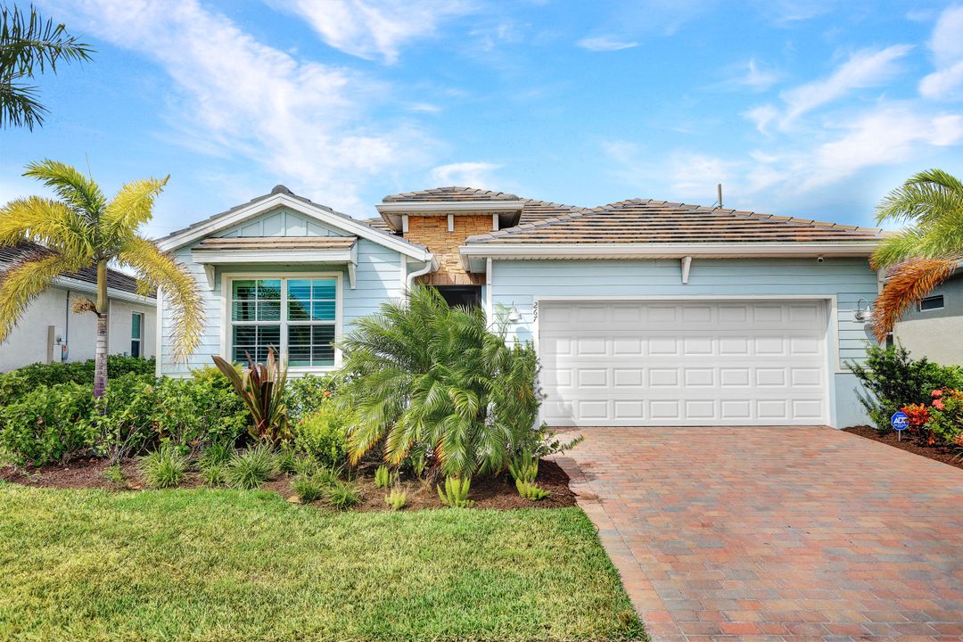 267 Tamarindo Ln, Naples, FL 34114