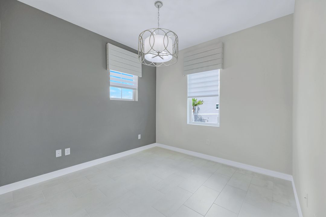 172 Indies Dr E #201, Naples, FL 34114