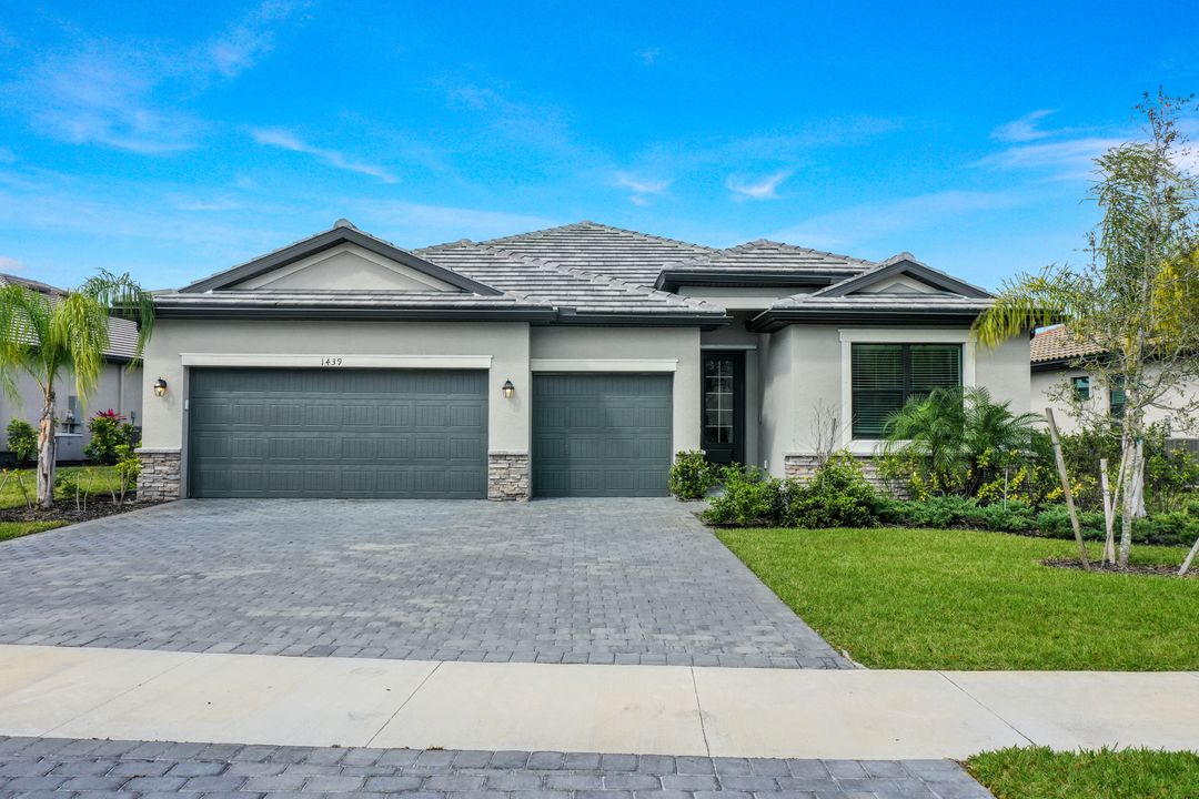 1439 Birdie Dr, Naples, FL 34120