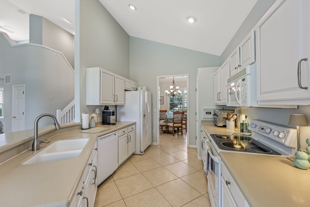 8846 Ventura Dr, Naples, FL 34109