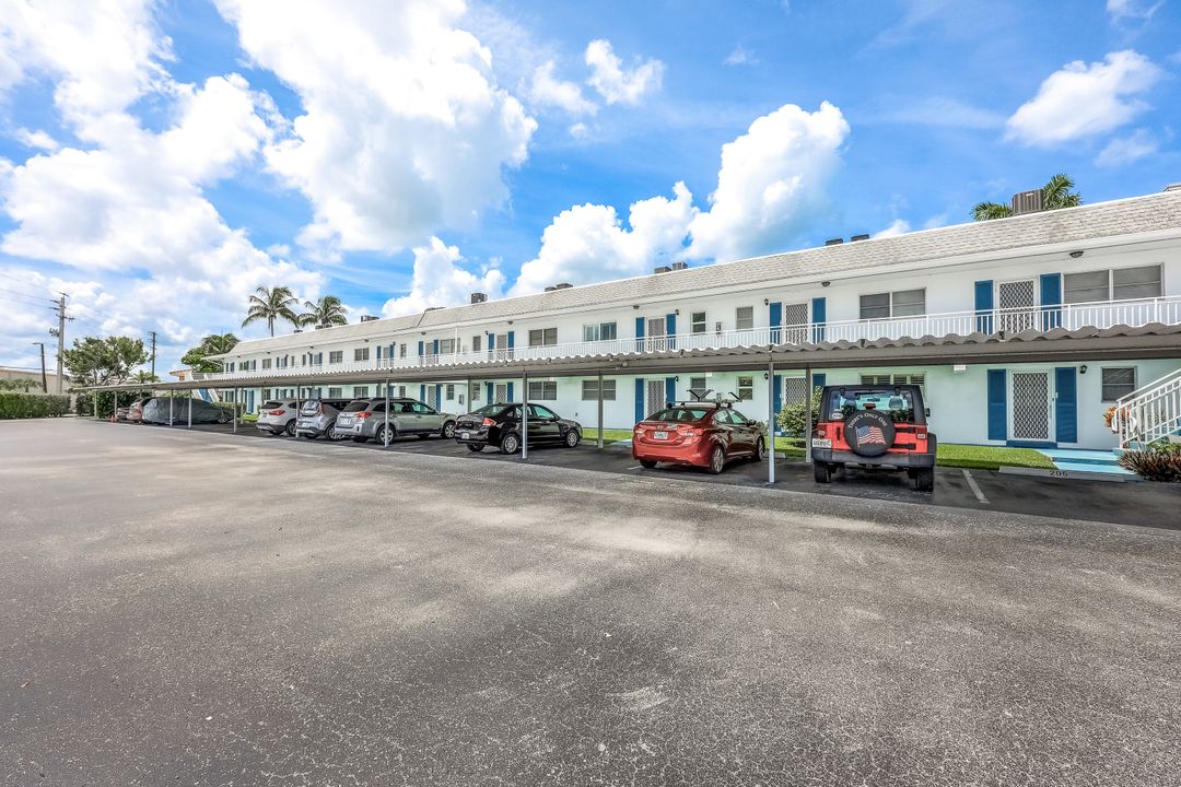 750 Mooring Line Dr #213, Naples, FL 34102