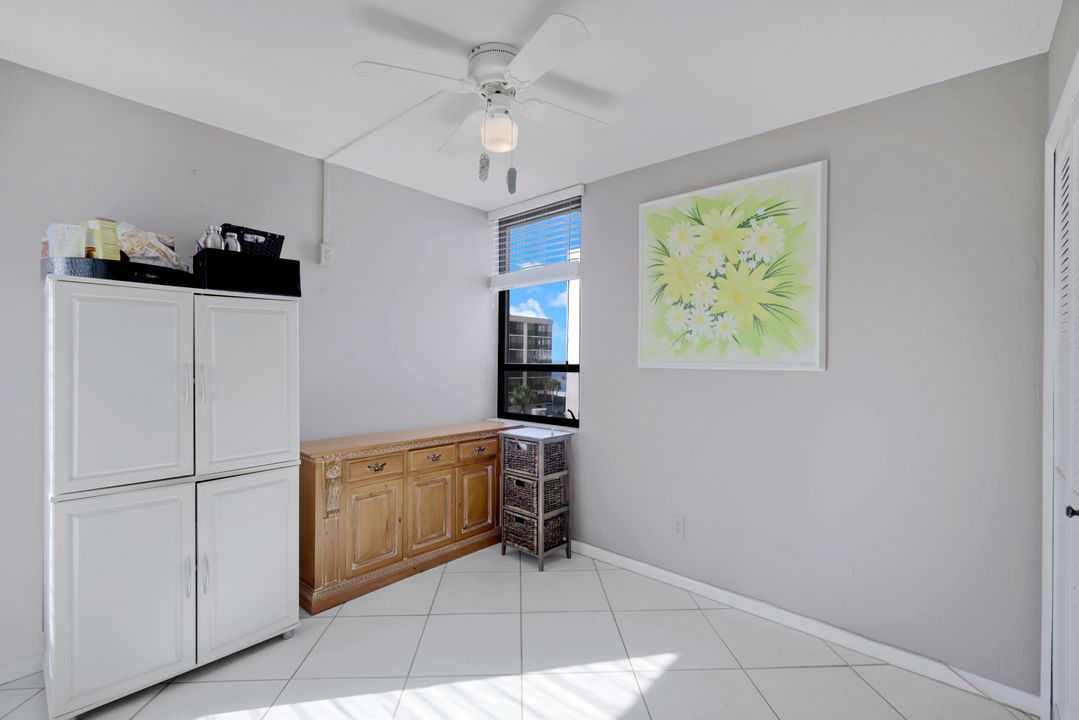 10562 Gulf Shore Dr #402, Naples, FL 34108