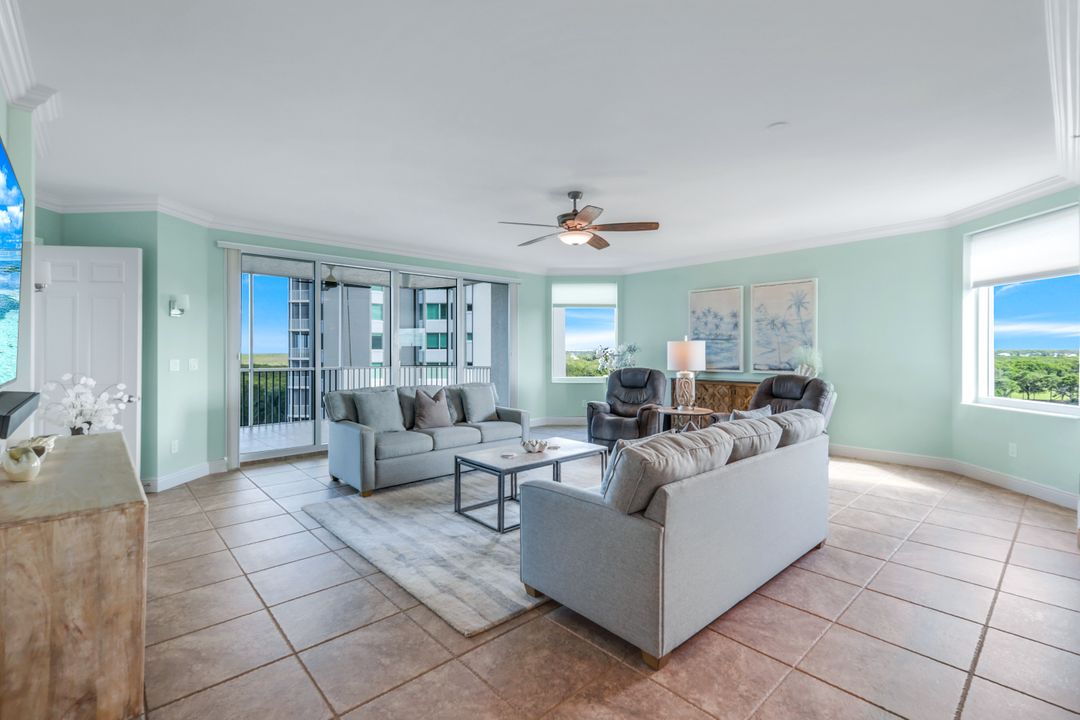 275 Indies Way #706, Naples, FL 34110