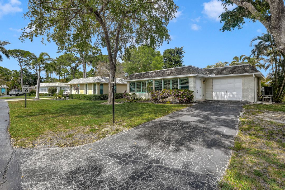 257 Yorkshire Ct, Naples, FL 34112