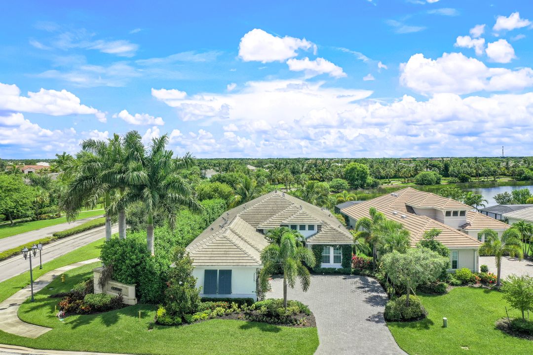 3227 Cotuit Ln, Naples, FL 34114