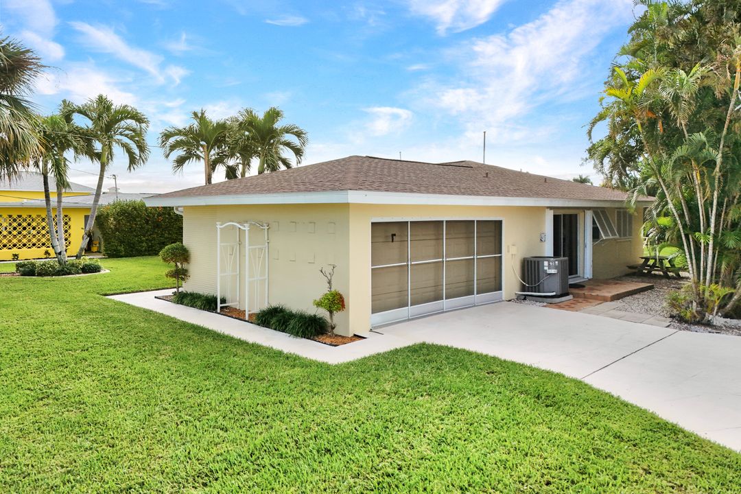 802 Miramar Ct, Cape Coral, FL 33904