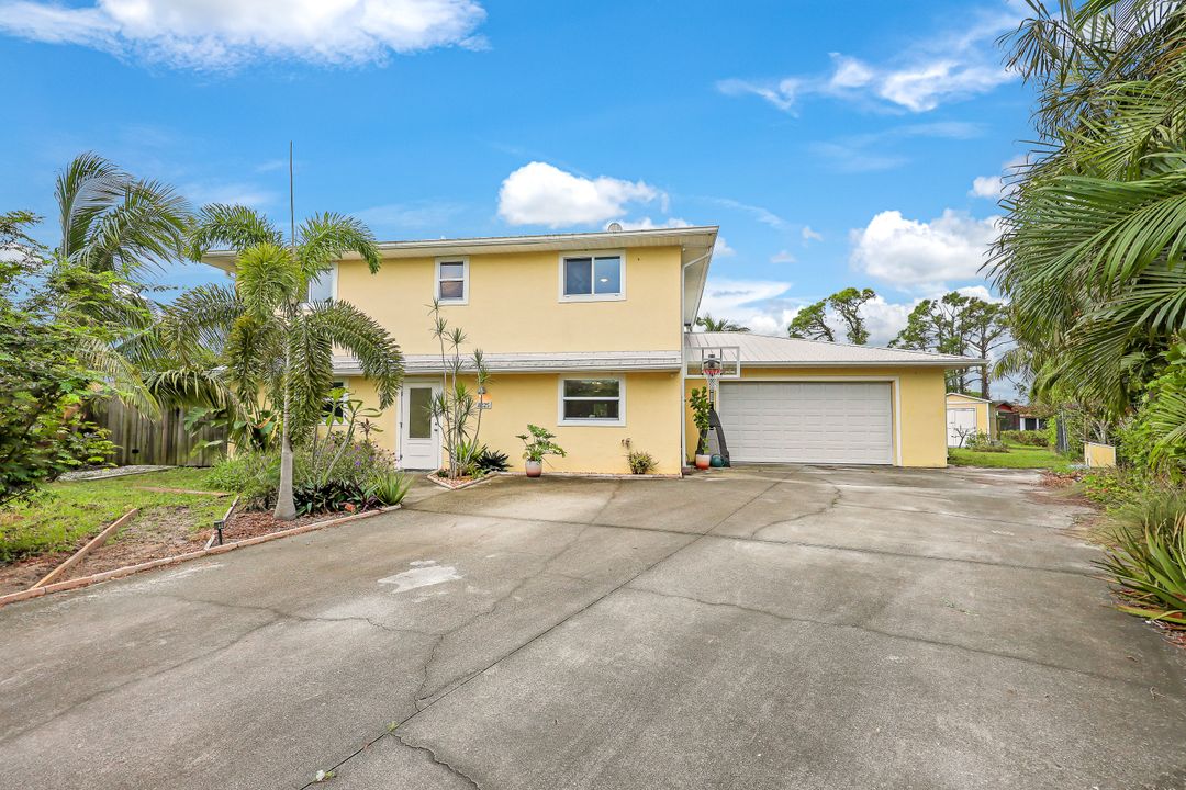 8225 Lake San Carlos Cir, Fort Myers, FL 33967