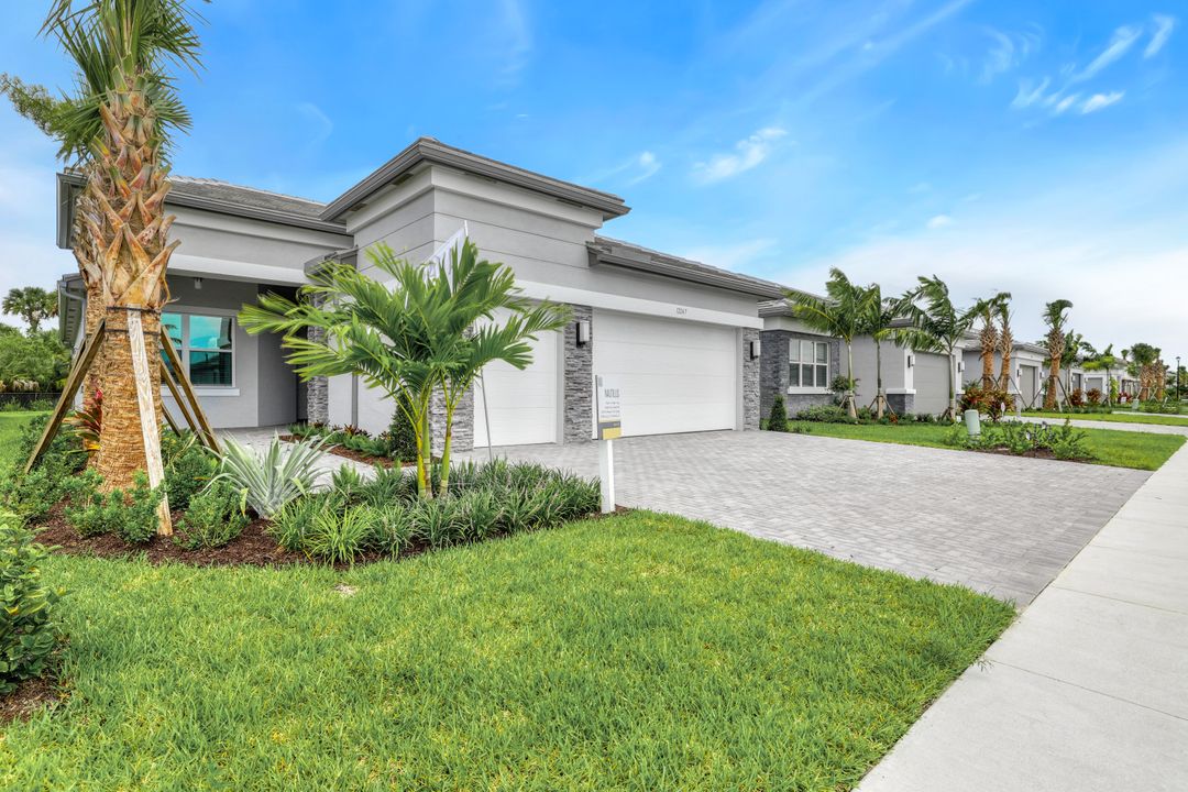 12267 Bonnet Dr, Naples, FL 34120