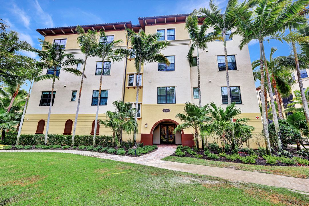 2780 Tiburon Blvd E #302, Naples, FL 34109