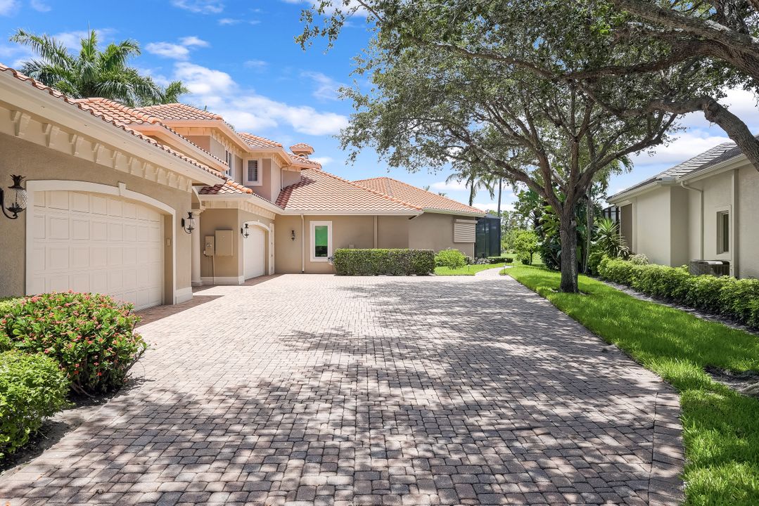 234 Haydon Cir, Naples, FL 34110