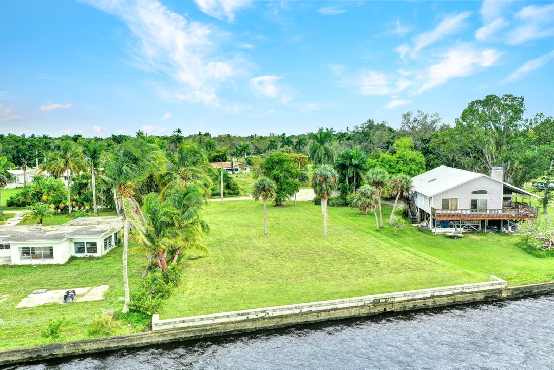 4385 E Riverside Dr, Fort Myers, FL 33905