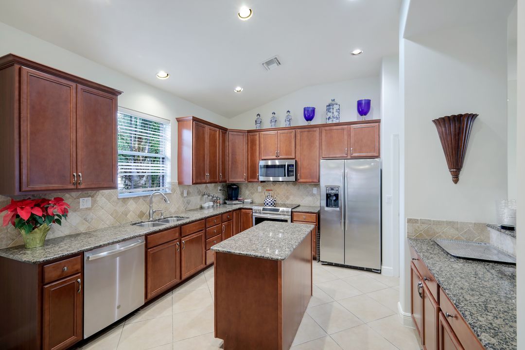 12811 Carrington Cir #202, Naples, FL 34105