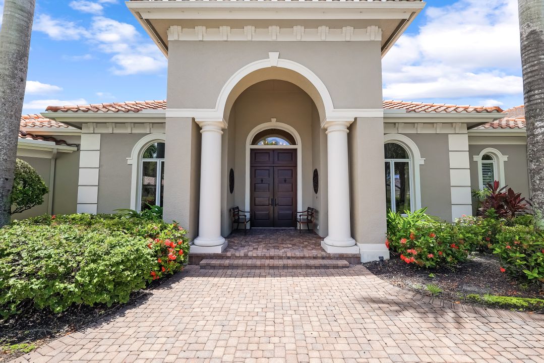 234 Haydon Cir, Naples, FL 34110