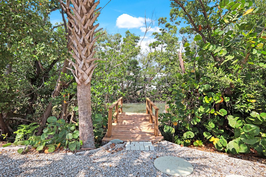 1125 Captains Walk St, Sanibel, FL 33957